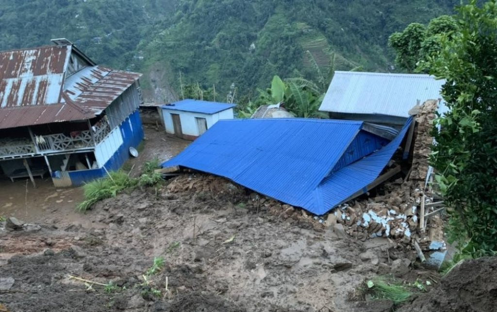 पूर्वमा बाढीपहिरोको बितन्डा, ४५ जनाको मृत्यु, सयौं घर डुबानमा