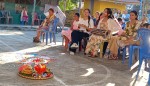 धरानको किरातेश्वर स्कुलमा विद्यार्थीले देउसी खेलेर शिक्षकको तलब जुटाउँदै