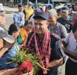 सुनसरीमा जेनजी आन्दोलनपछि  कार्यालय छाडेका प्रहरी फर्किदा फूलमाला, खादा र अबिर लगाएर भव्य स्वागत