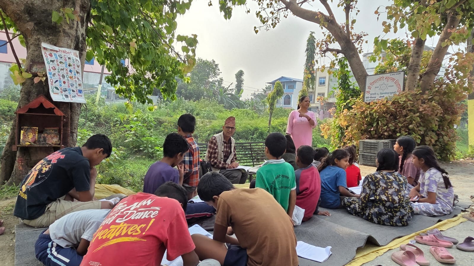 रोडमा निःशुल्क टयुसन पढाउने सर 