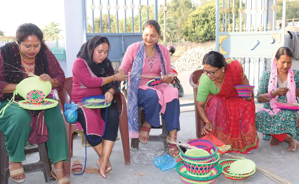 ढकिया बुनेर आत्मनिर्भर बन्दै सुनसरीका महिला