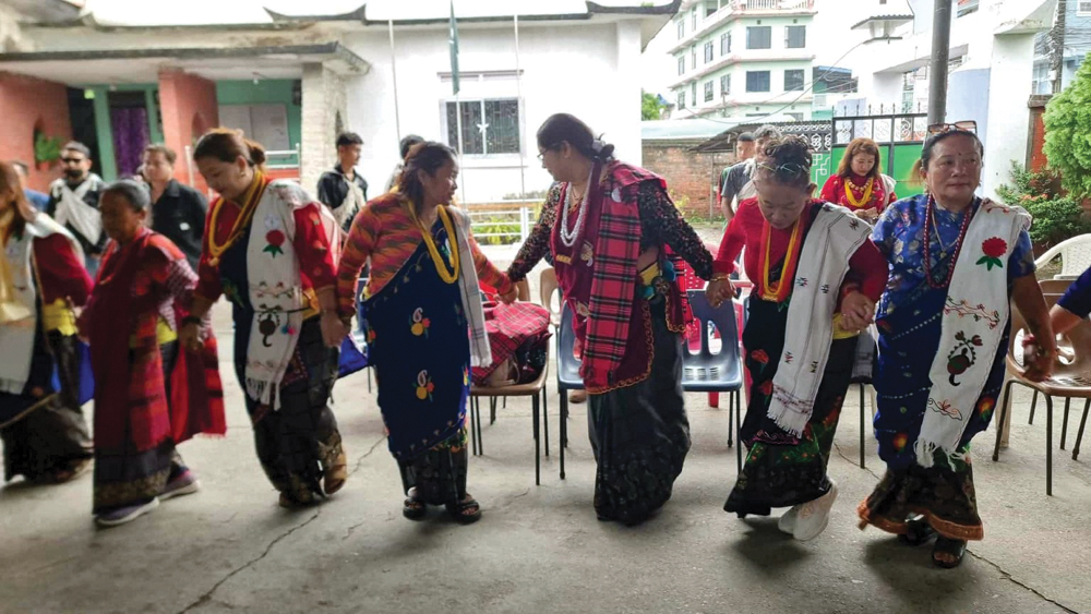 धरानमा मगर जातिको हुर्रा नाच प्रदर्शन