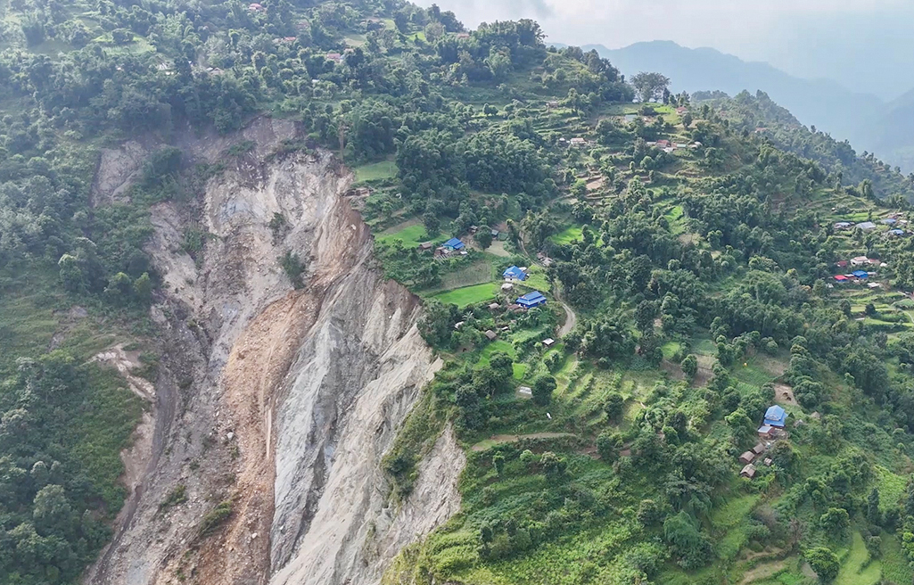 भेडेटारनजिकैका दुई गाउँ पहिरोको जोखिममा