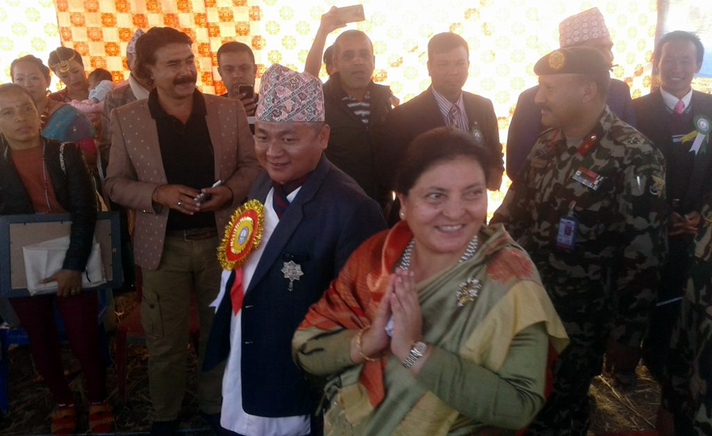 फल्गुनन्द, लाफयङ बहुभाषिक पाठशाला एक चिनारी