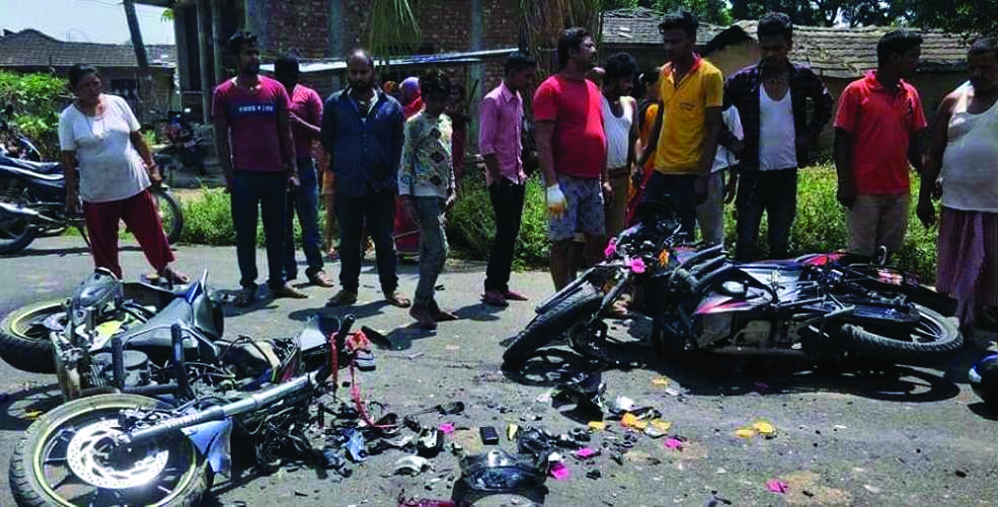 दुई मोटरसाइकल जुधे, दुवै चालककाे मृत्यु