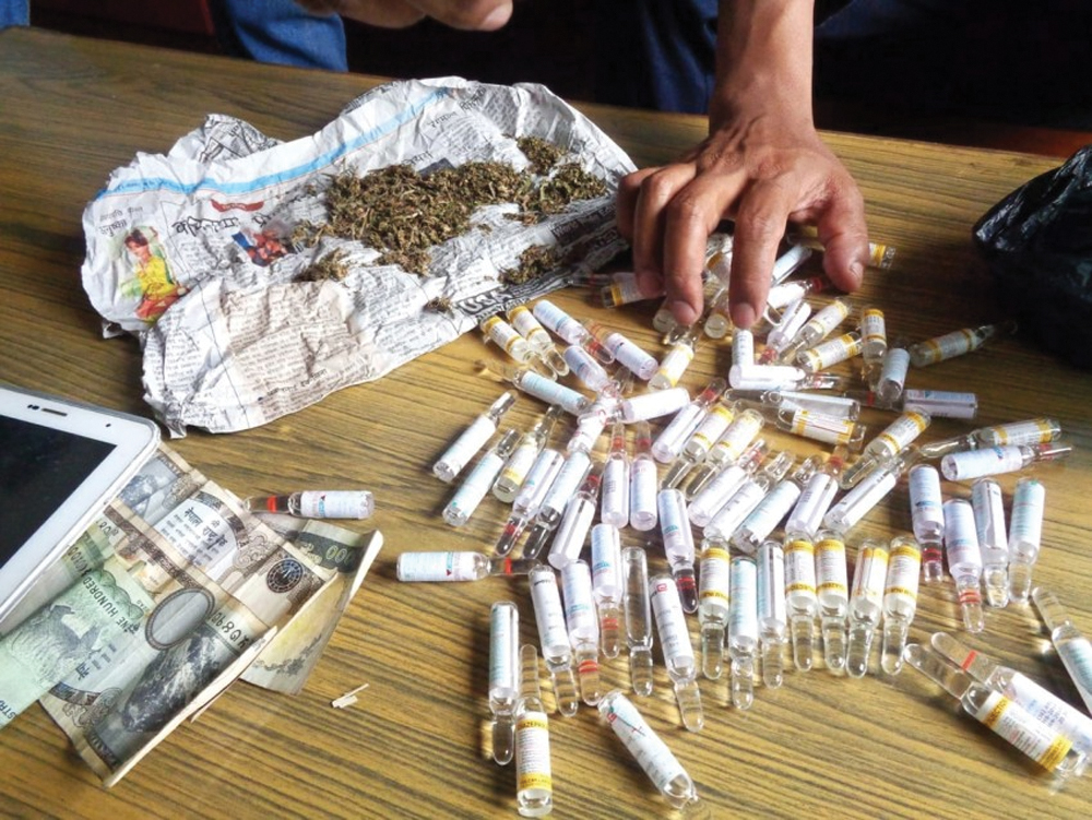 बढ्दैछन् लागूऔषध कारोबारी, सीमाबाट ब्राउनसुगर, पहाडबाट गाँजा ओसारपसार