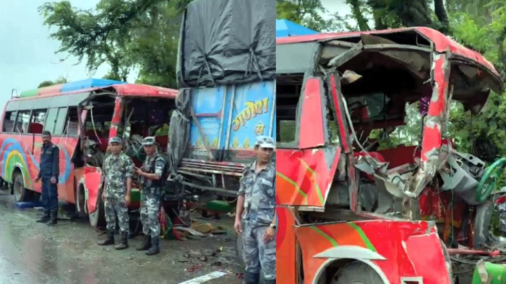 सुनसरीमा रोकिराखेको ट्रकमा बस ठोक्कियो,  दुईजनाको मृत्यु
