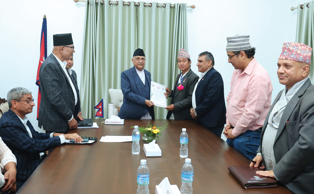 धरानवासीलाई पानी माग्दै हर्क साम्पाङले भेटे प्रधानमन्त्री, प्रम भेटेपछि मेयर साम्पाङको प्रतिक्रिया